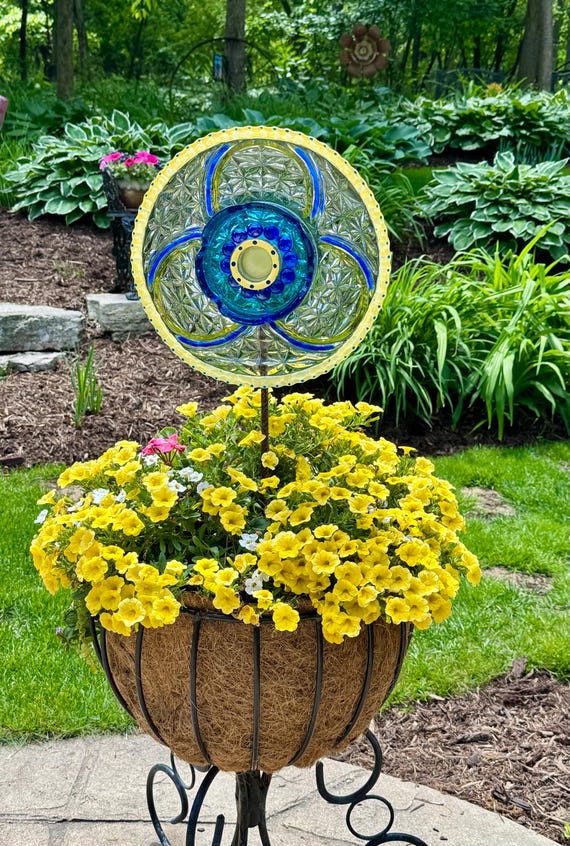 Garden Dish Flowers, Garden Plate Flower, Garden Art and Garden