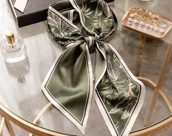 Sciarpa da donna verde effetto seta, lussuosa sciarpa quadrata in seta, elegante foulard per capelli, chic foulard per il collo, idea regalo per donne, accessorio di moda di tendenza