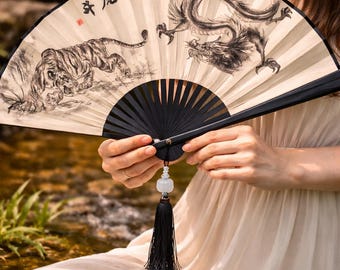 Chinesischer Fächer mit Drachen- und Tigermotiv – Traditioneller asiatischer Fächer, Wanddekoration, Tanzaccessoire, japanisch-chinesisches Kulturgeschenk