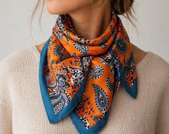 Sciarpa da donna in seta arancione con motivo paisley chic – Elegante foulard quadrato in raso – Fascia per capelli / Borsa / Polsino – Accessorio alla moda – Idea regalo per donne