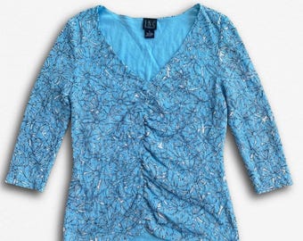 Top INC International Concepts blu con pizzo floreale, scollo a V e maniche a 3/4, taglia L