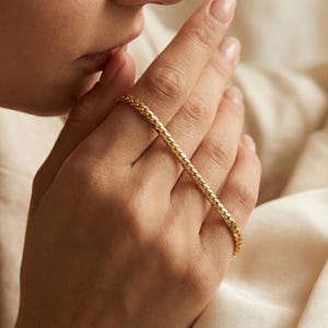 Set Di 7 Braccialetti Lisci In Acciaio Inossidabile Placcato Oro 18K – Gioielli Moda Donna Da Impilare - 2