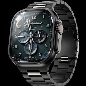 Puede incluir: Un reloj de pulsera negro con esfera verde oscuro y correa de metal negro. La esfera del reloj muestra el texto "Submariner Automatic Mass" y varias subesferas. El reloj tiene una esfera cuadrada con esquinas redondeadas.