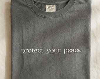 Protect Your Peace Shirt, Komfortfarben 1717 T-Shirt, neutrales minimalistisches Zitat-T-Shirt, inspirierendes Selbstpflegegeschenk, Unisex-Grafikshirt