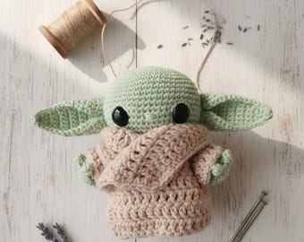 Haakpatroon pdf Baby Yoda Amigurumi, op Star Wars geïnspireerde pop, zacht gewaad met oren en tenen Instant Download
