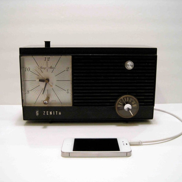 AM clock radio and MP3 player made from a Zenith tube radio