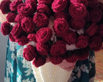 Crocheted Rose Bouquet Blanket – Romantic Gift - Cozy Cottage Decor