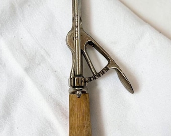 Vintage Gilchrist Ice Cream Scoop No. 31, Wood Handle Kitchen Tool