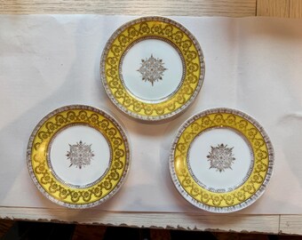 Vintage Oostenrijkse dessertborden set van 3 geel en goud servies voor Cottagecore Entertaining