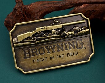 Hebilla de cinturón grabada con rifle Browning y ciervo, diseño cuadrado, regalo de estilo cazador del oeste.