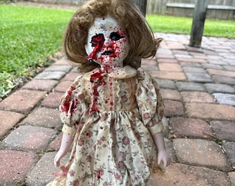 Poppy Mae den besatta dockan - läskig antik bondgårdsskräckdocka | Unik hemsökt konstdocka | Gotisk dekor