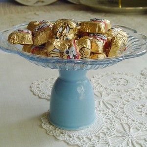 Baby Blue Depression Glass Pedestal Cake Stand - Single Cup Cake - Petit Fours - Sieraden - Zeep - Visitekaartjes - jaren 1930 Vintage - Duitsland