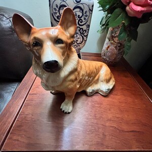 Vintage Kingston Pottery Hull Model Sitting Corgi