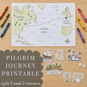 Puede incluir: Un mapa impreso que muestra el océano Atlántico, Plymouth Colony y Plymouth, Inglaterra, con una ruta de viaje punteada. Incluye figuras recortadas de un barco, documento, personas, edificios y letreros, rodeados de lápices de colores sobre madera.