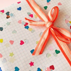 Feestelijk Cadeaupapier CONFETTI Hearts & Stars / 2 vellen / hartjes sterretjes patroon / feest / verjaardag / zelfmaak / diy papier
