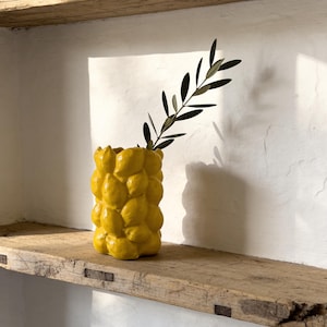 Citronvas i keramik | Texturerad fruktformad blomkruka | Medelhavsheminredning