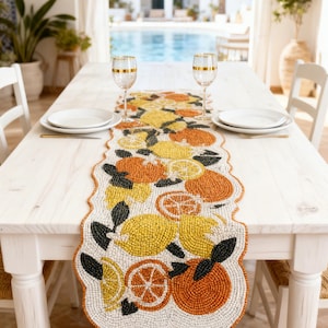 Camino de mesa cítrico bordado a mano con cuentas, bufanda bordada de naranja y limón (31,5 x 12")