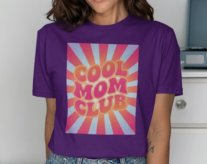 Mom Club Retro T-Shirt | Groovy Y2K Motherhood Tee