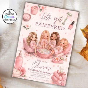 Könnte beinhalten: Eine rosa Einladung zum Thema Spa mit dem Text "Let's get PAMPERED." Die Einladung zeigt Illustrationen von Mädchen in Bademänteln, Spa-Artikeln und den Text "Olivia's 8th Birthday Spa Day!" mit Veranstaltungsdetails.
