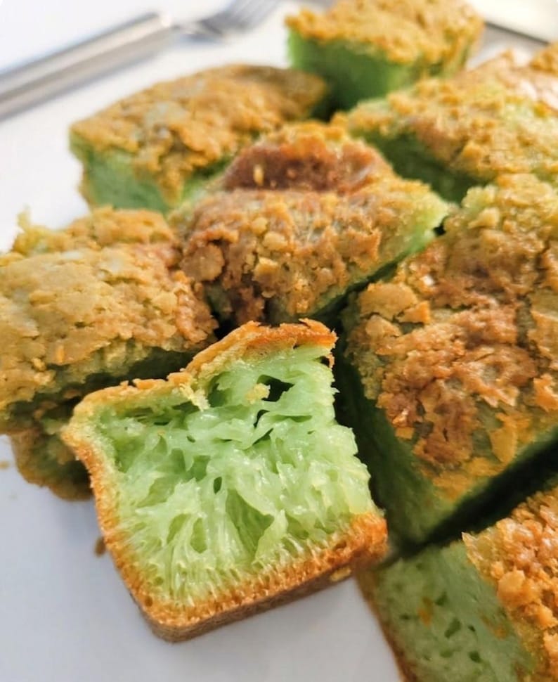 Pandan Honeycomb Cake (Banh Bo Nuong) image 1