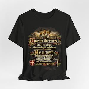 Può includere: T-shirt nera con testo e immagini religiose. Il design include una croce, uno scudo con una croce e una spada. Il testo recita "Take up thy cross" e "His strength".