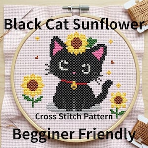 以下が含まれることがあります： 木製の刺繍枠に入ったクロスステッチパターン。ピンクの耳、赤い首輪、黄色いヒマワリをあしらった黒猫が薄いピンクの布に描かれています。テキストは Black Cat Sunflower Cross Stitch Pattern Begginer Friendly と書かれています。