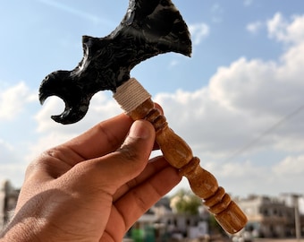 Handgemaakte zwarte obsidiaan bijl met houten handvat | Obsidiaan designbijl | Ritueel altaarstuk ter bescherming | Viking-huisdecoratie.