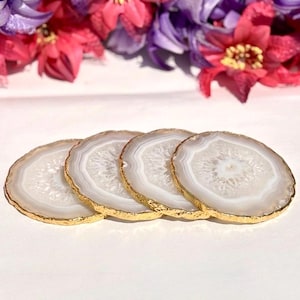 Dessous de verre en gros en agate blanche avec bordure en galvanoplastie dorée Dessous de verre géode en cristal naturel fait main pour des cadeaux, de la décoration intérieure et de la vaisselle