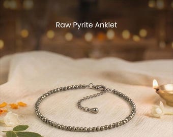 Cavigliera in pirite grezza da 2 mm, braccialetto con piccole perline di cristallo, gioiello delicato e minimalista con pietre preziose, protezione, abbondanza e successo, regalo boho per lei