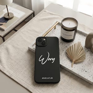 Personligt födelsedagspresentsfodral - Anpassat namn och betydelsefullt datum - Minimalistisk manusdesign - Unik present till pojkvän/flickvän