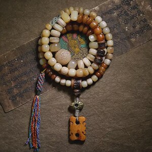 Unikatowa ręcznie rzeźbiona mala z kości, 108 koralików, tybetańska bransoletka duchowa z wielu materiałów, biżuteria w stylu vintage