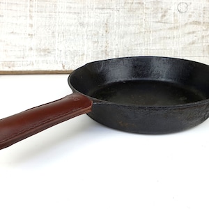 Cast iron leather cover, leather skillet handle, leather handle, leather pot cover, leather pot handle