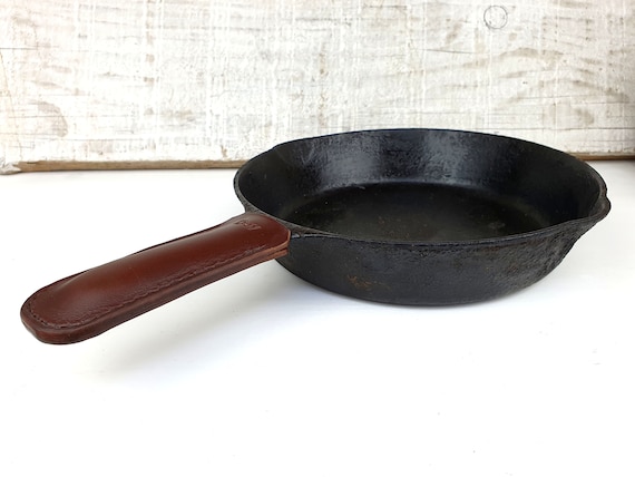 Cast iron leather cover, leather skillet handle, leather handle, leather pot cover, leather pot handle