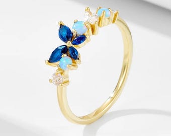 Anillo sencillo de plata de ley con forma de mariposa y circonita azul, y anillo de oro con ópalo para mujer.