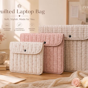 Puede incluir: Tres fundas rectangulares acolchadas para portátiles con cierre de solapa y botones de presión negros. La más pequeña es crema con estampado floral, la mediana es rosa empolvado con estampado floral y la mayor tiene un patrón de cuadros vichy.