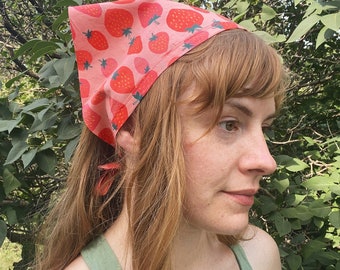 Strawberry Head Scarf, Triangle Hair Scarf, Cottage Core Aesthetic, Fruit Hair Kerchief, Cute Hair Accessory, Friend Gift, Gardening Bandana