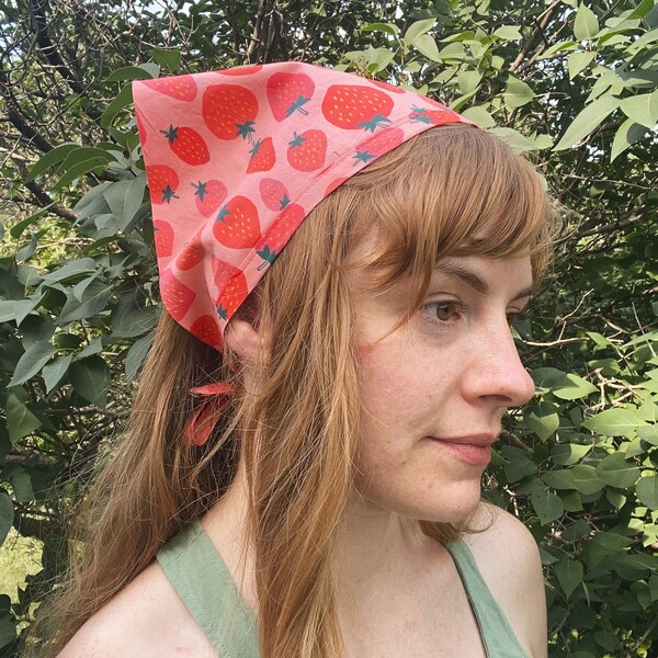 Strawberry Head Scarf, Triangle Hair Scarf, Cottage Core Aesthetic, Fruit Hair Kerchief, Cute Hair Accessory, Friend Gift, Gardening Bandana