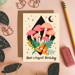 Paddenstoel verjaardagskaart, heb een magische verjaardag, geïllustreerde wenskaart, gelukkige verjaardagskaart, leuk briefpapier, droomvolk, kunstkaart