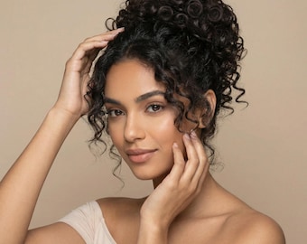 Kobiecy, kręcony, niedbały kok | Elegancki kok z włókien | Elastyczna gumka