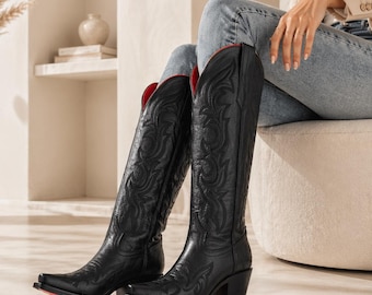 Bota vaquera Jenny Tall de caña ancha con puntera estrecha y suela roja - Negra