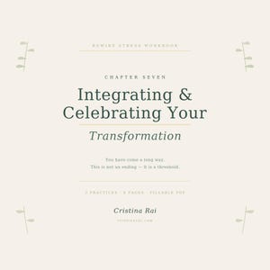 K&ouml;nnte beinhalten: Ein Arbeitsbuchcover mit dem Titel "Integrating & Celebrating Your Transformation". Der Text ist in dunkler gr&uuml;ner Schrift auf cremefarbenem Hintergrund. Das Arbeitsbuch ist von Cristina Rai und enth&auml;lt den Text "Rewire Stress Workbook".