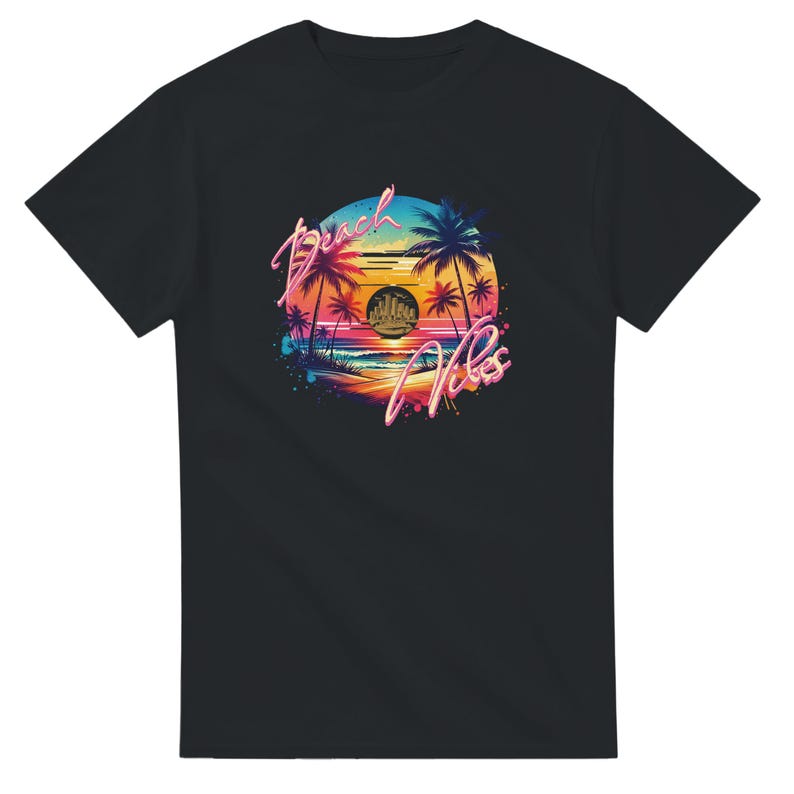 Puede incluir: Camiseta negra con un dise&ntilde;o de playa colorido. El gr&aacute;fico incluye palmeras, una puesta de sol y las palabras "Beach Vibes" en una fuente de ne&oacute;n. Tambi&eacute;n presenta una silueta de paisaje urbano y olas del oc&eacute;ano.