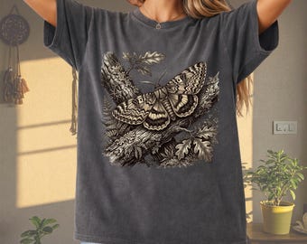 Death Head Hawkmoth, Comfort Colors Moth, Goblincore Clothes, Whimsi Goth, Southern Gothic, Deaths Head Moth, Retro Aesthetics Tee