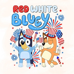Könnte beinhalten: Cartoon-Illustration mit zwei Hunden, die mit Feuerwerk und amerikanischen Flaggen feiern. Der Text "RED WHITE BLUEY" wird in Rot, Weiß und Blau angezeigt. Die Hunde tragen patriotische Hüte und halten Luftballons.