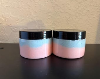 Exfoliante corporal cremoso con textura de nube de algodón de azúcar