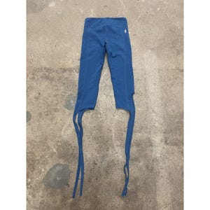 Leginsy FP Movement damskie XS/S niebieskie strzemiączka Capri z krzyżowaną talią do jogi i tańca zdjęcie 6