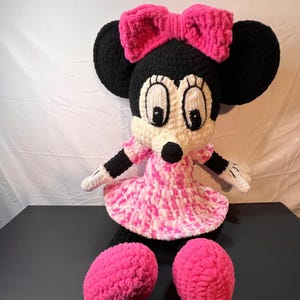 Peluche grande de Minnie Mouse de 25" de chenilla gruesa rosa para niños, hecho a mano imagen 1