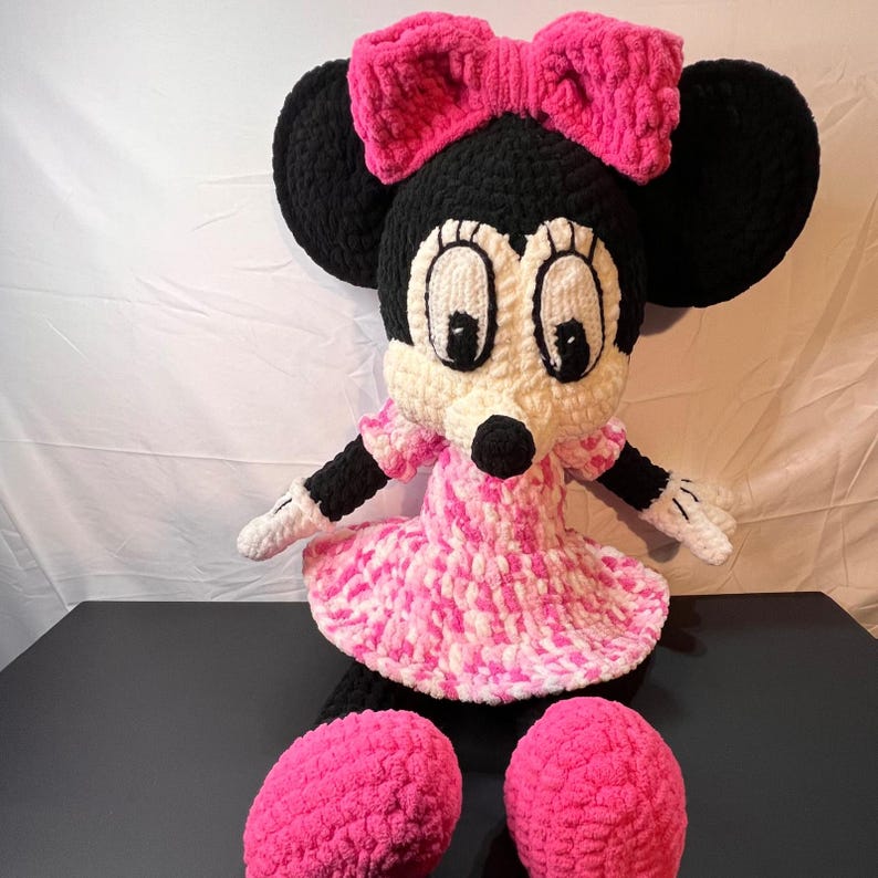 Peluche grande de Minnie Mouse de 25" de chenilla gruesa rosa para niños, hecho a mano imagen 1
