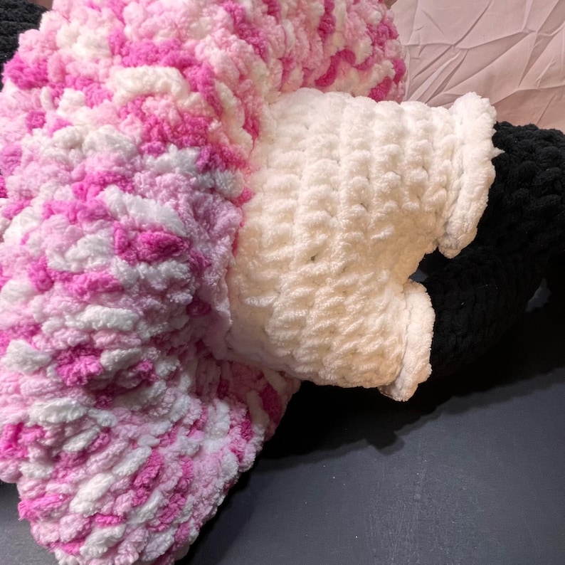 Peluche grande de Minnie Mouse de 25" de chenilla gruesa rosa para niños, hecho a mano imagen 5