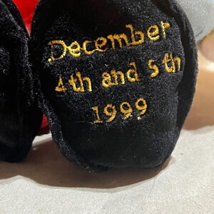 Disney 9in Mickey Mouse Plush Red Santa 1999 Commemorative Globe NWT Bild 4